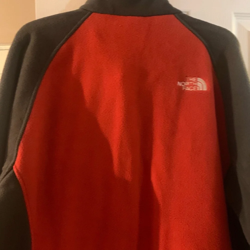 THE NORTH FACE MALE JACKET, Size XL, Excellent Condition.